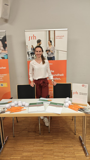 Unsere Kollegin Franziska Kreisel am Messestand der SRH RPK.